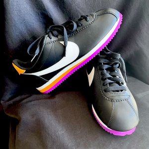 Nike Classic Cortez New Wmn Size 8